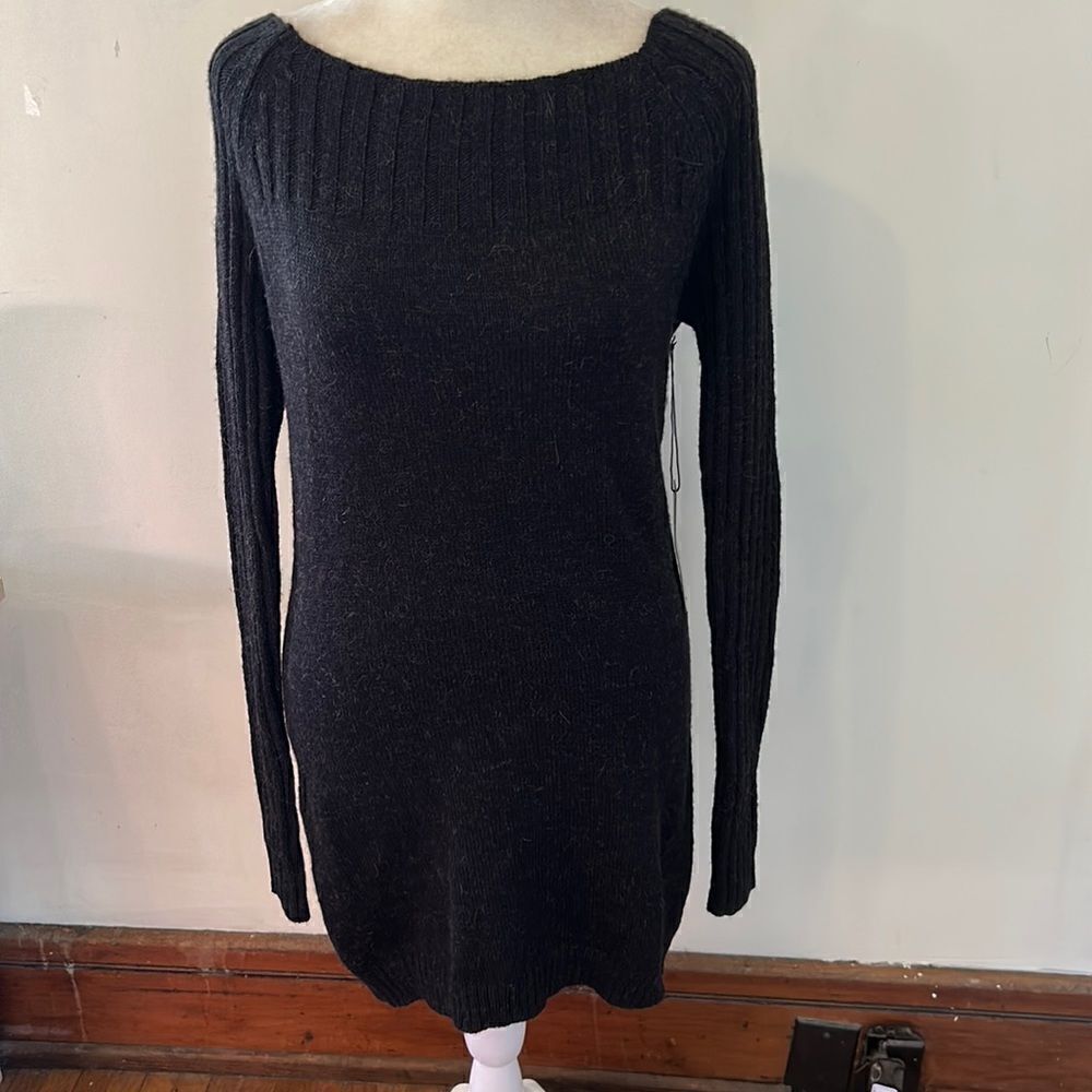 BCBGMAXAZRIA black long sleeve sweater Size M New